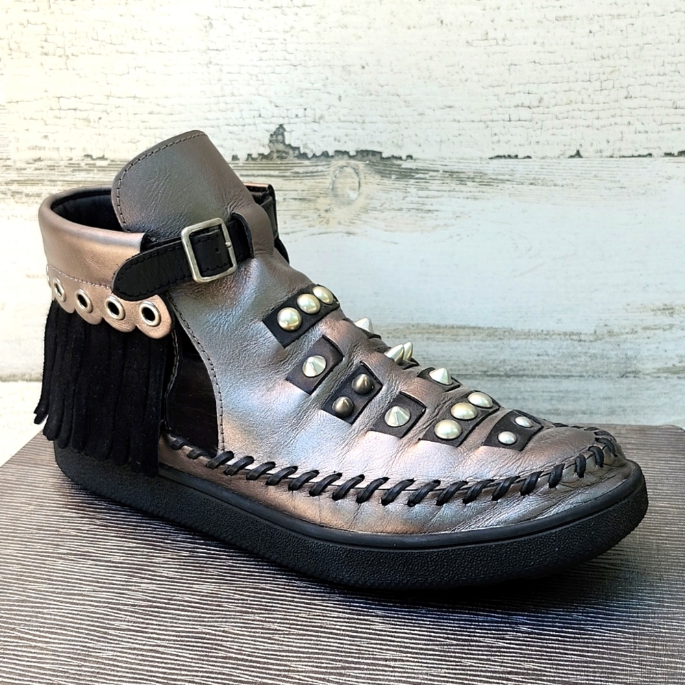 EUC COACH LEATHER ROCCASIN CUT OUT SNEAKERS